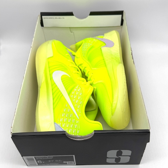 Nike Sabrina 2 Volt Lime Basketball Shoes Sz 6Y / 7.5 W New Sneaker HJ3905-700 - Picture 9 of 11